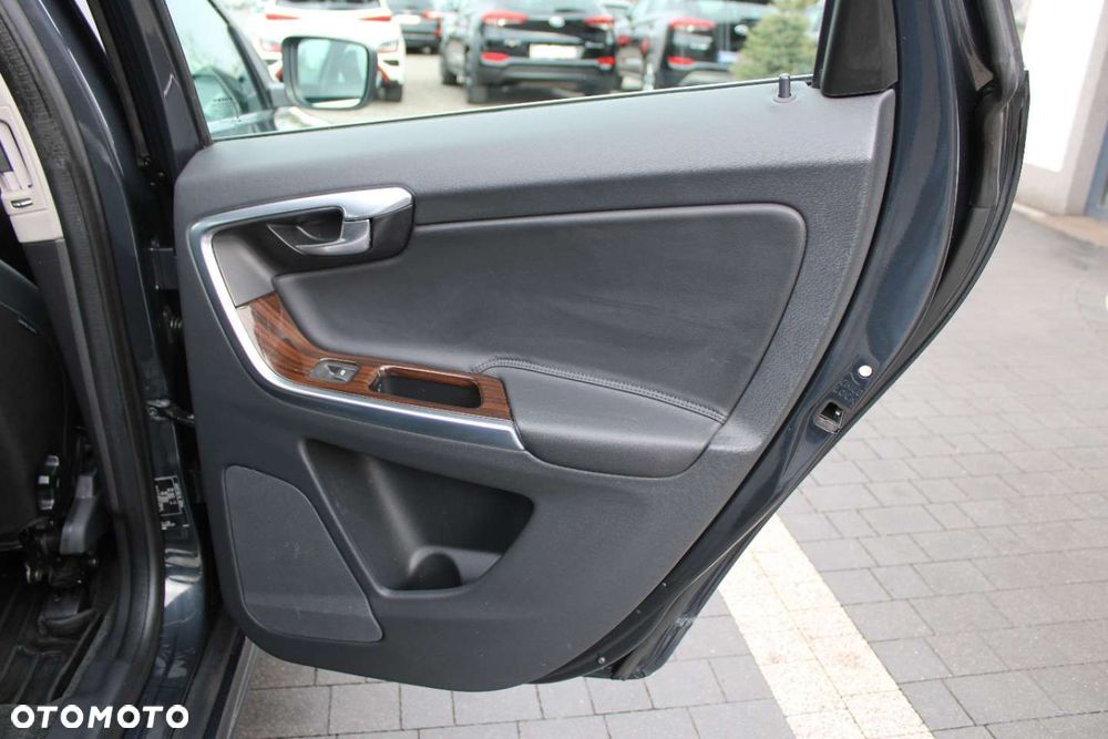 Volvo XC 60 - 25