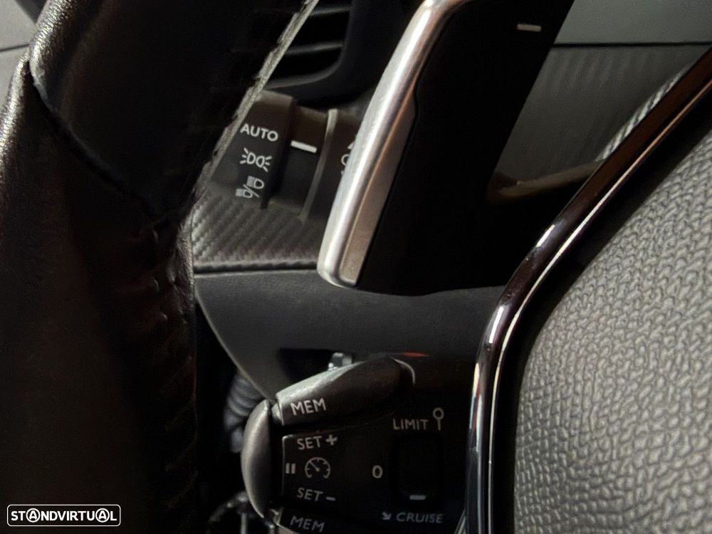 Peugeot 208 PureTech 100 EAT8 Active - 17