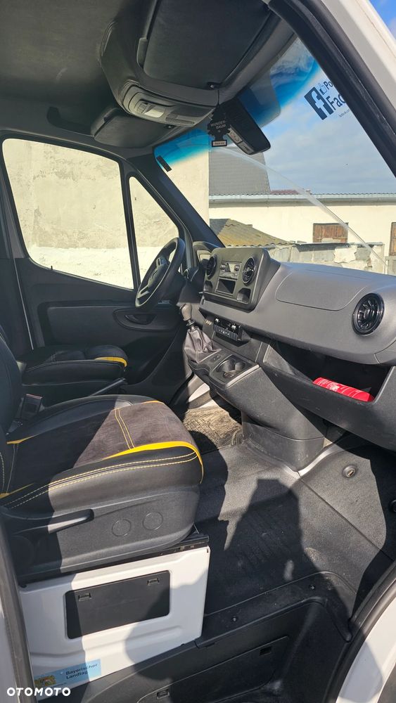 Mercedes-Benz Sprinter 907.235 - 11