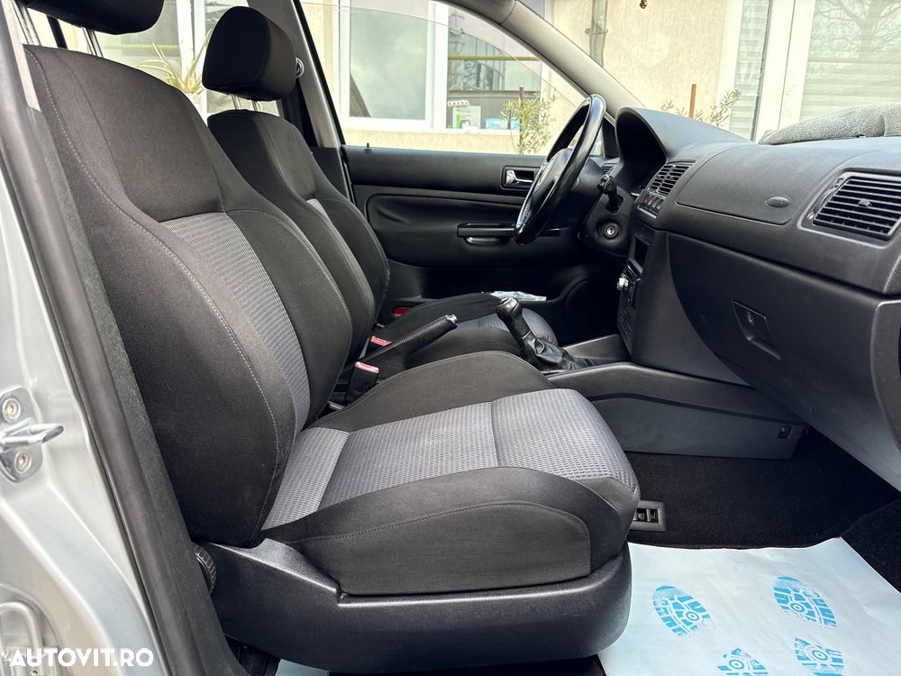 Volkswagen Golf 1.6 Comfortline - 12