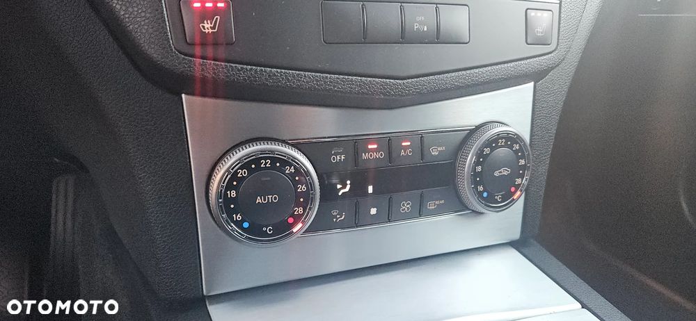 Mercedes-Benz Klasa C 180 BlueEFFICIENCY 7G-TRONIC Avantgarde - 37