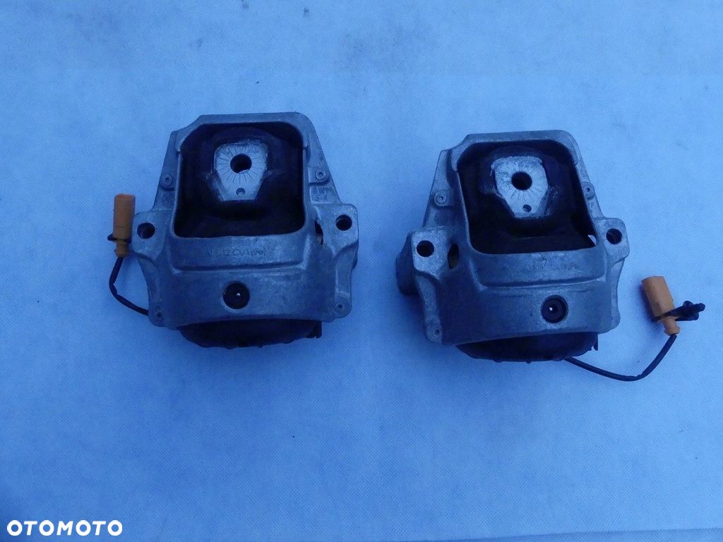DW AUDI Q5 8R PODUSZKA SILNIKA 8R0199381Q 8R0199381AA - 1