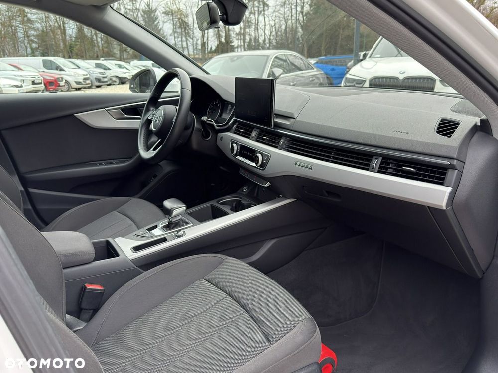 Audi A4 Avant 40 TFSI quattro S tronic - 17
