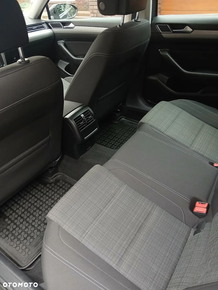Volkswagen Passat - 8