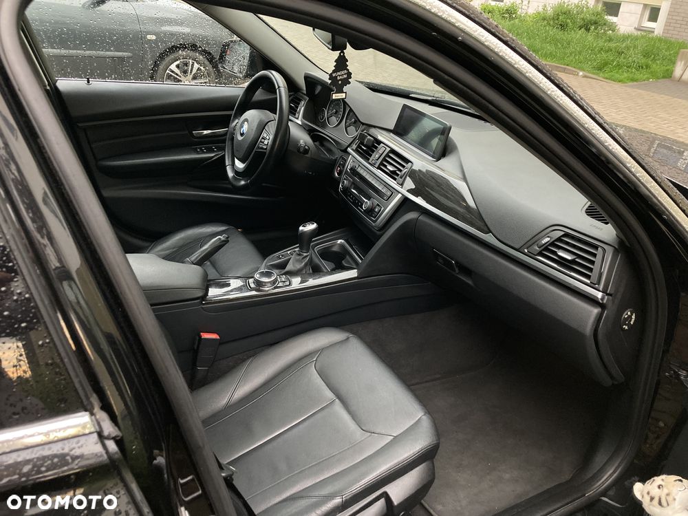 BMW Seria 3 318d xDrive Luxury Line - 14