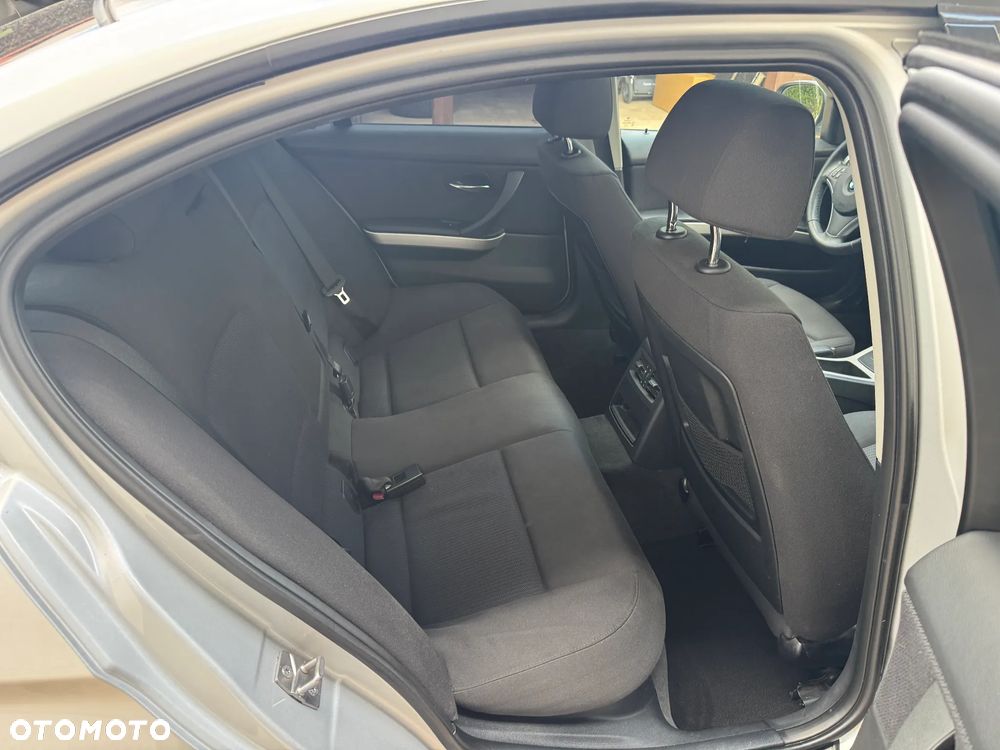 BMW Seria 3 320d xDrive - 6