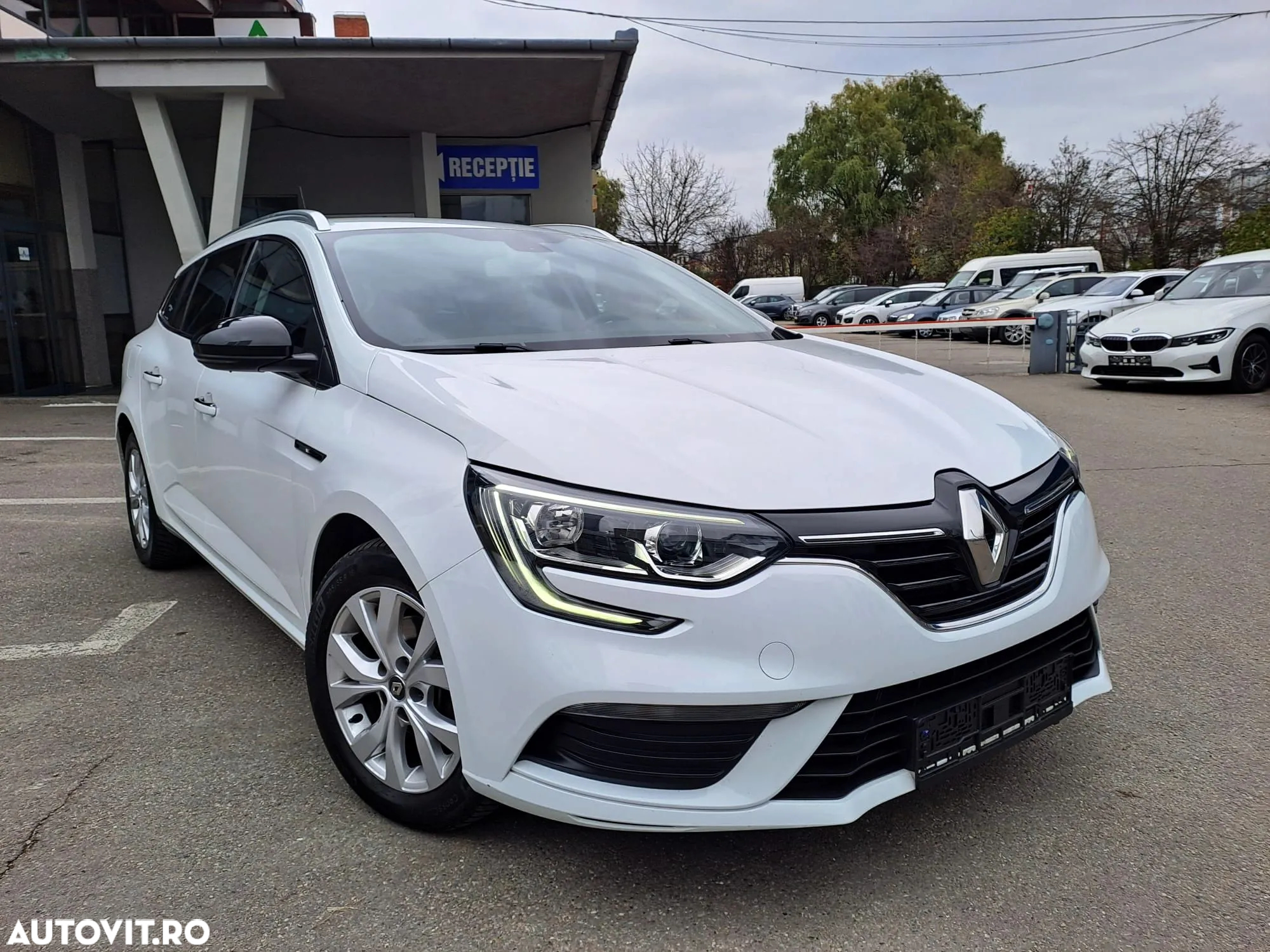Renault Megane Grandtour ENERGY TCe 140 EDC LIMITED - 3