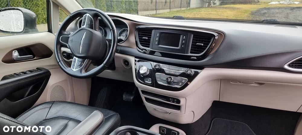Chrysler Pacifica - 15