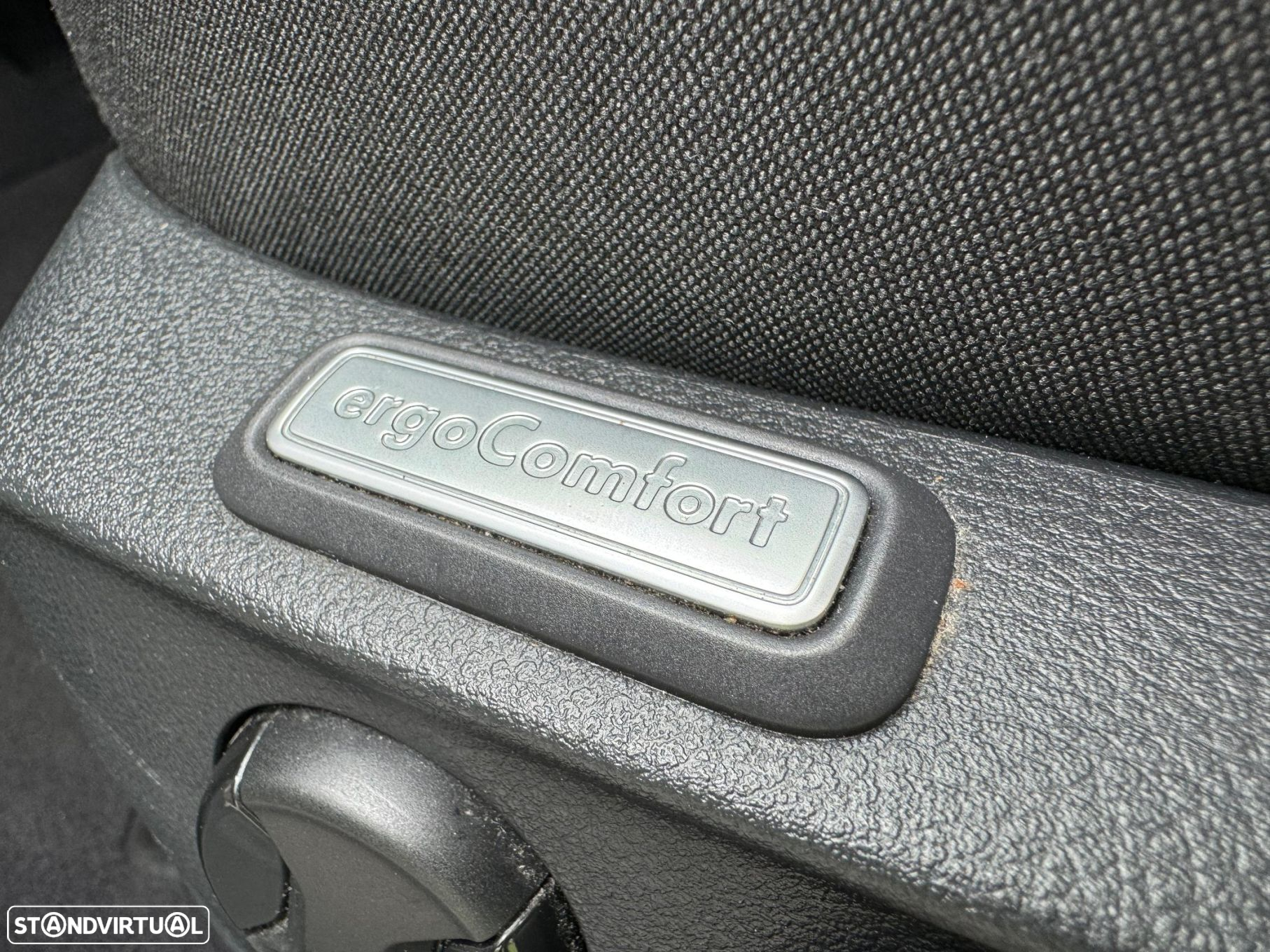 VW Passat 1.6 TDI Business DSG - 25