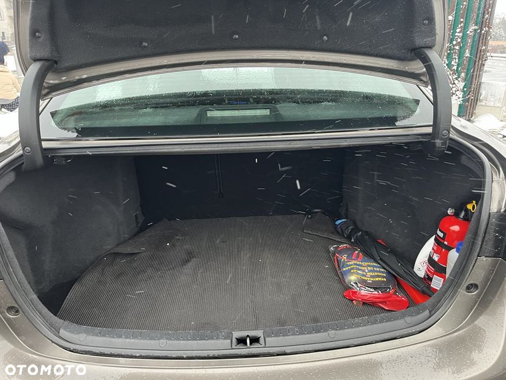 Toyota Avensis 1.6 D-4D Active - 11