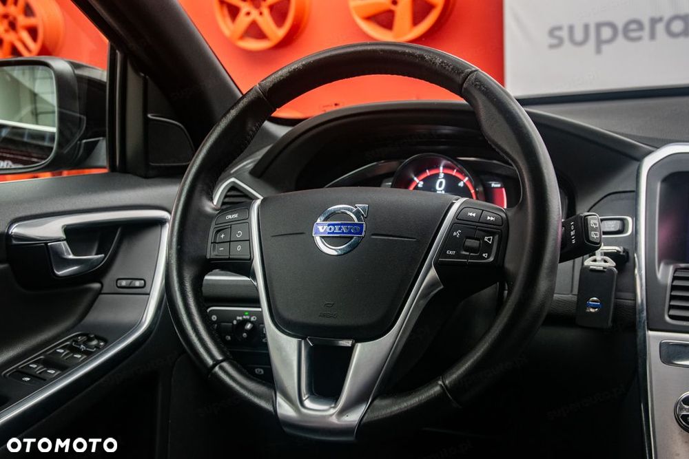 Volvo XC 60 D4 Geartronic Momentum - 19