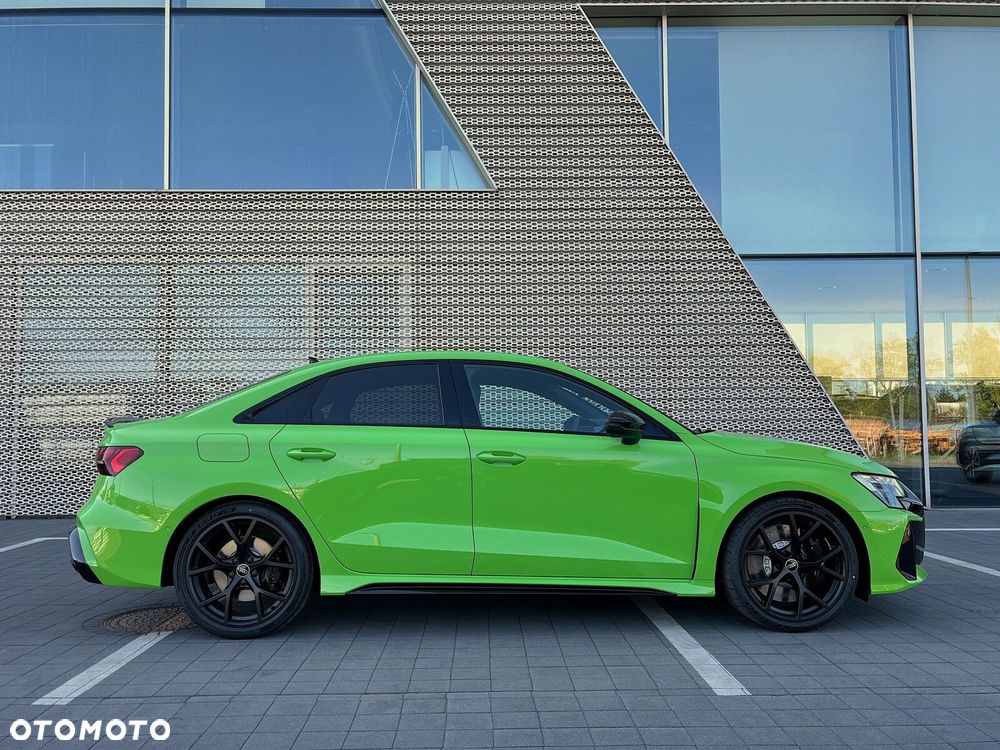 Audi RS3 Limousine - 1