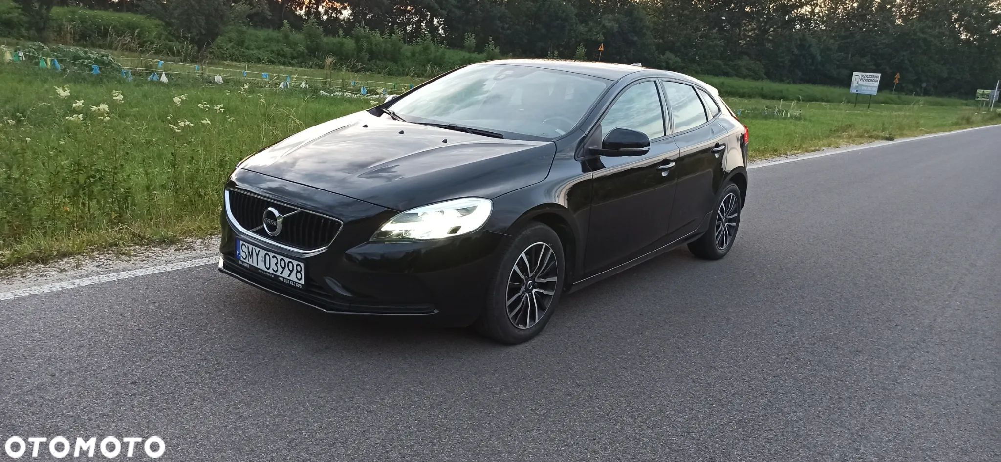Volvo V40 D2 Drive-E Momentum - 1