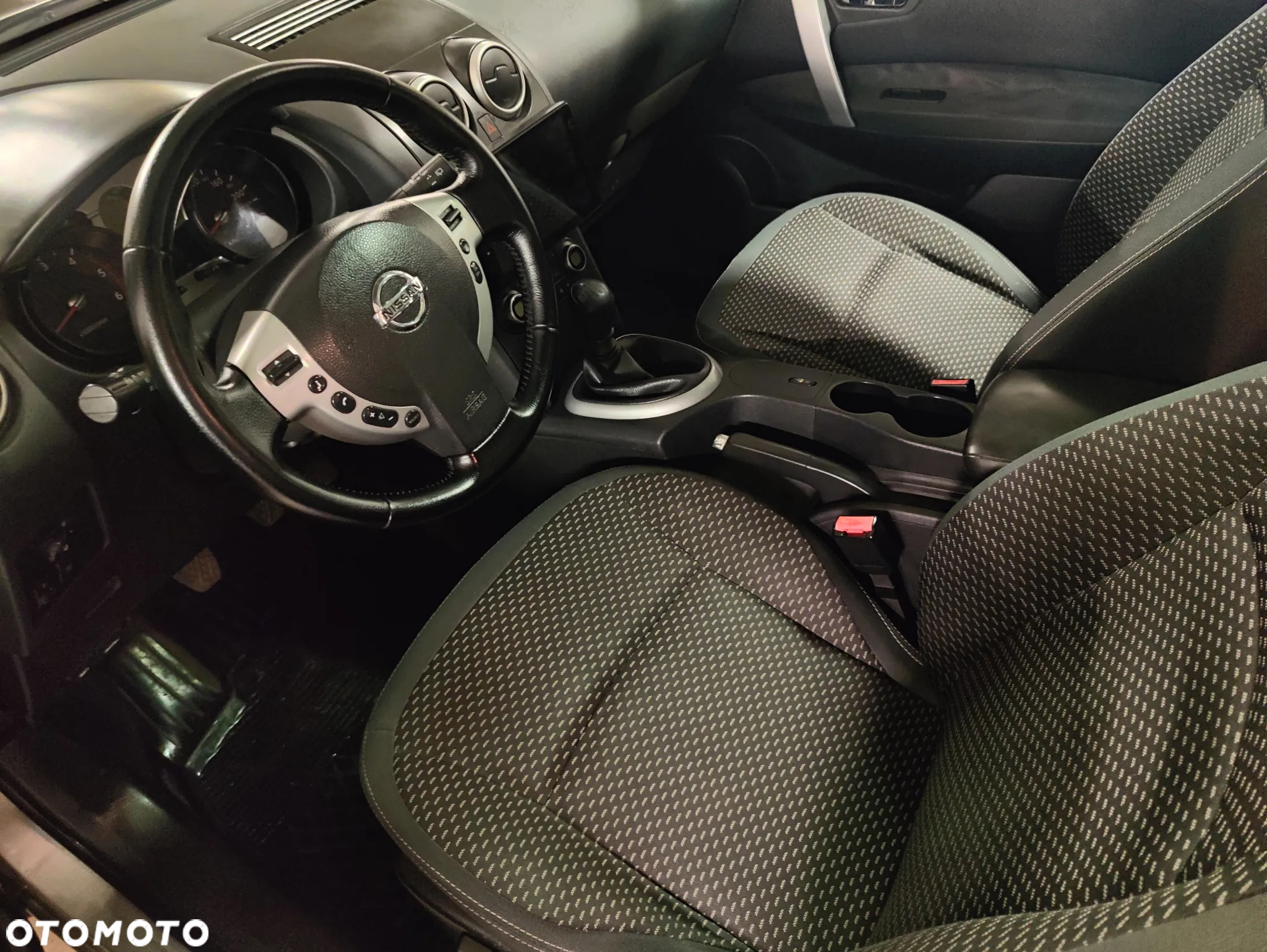 Nissan Qashqai 2.0 dCi DPF tekna - 9