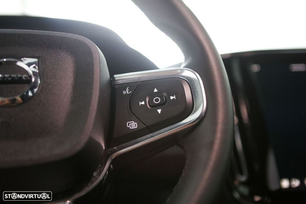 Volvo XC 40 2.0 B3 Plus Dark - 17