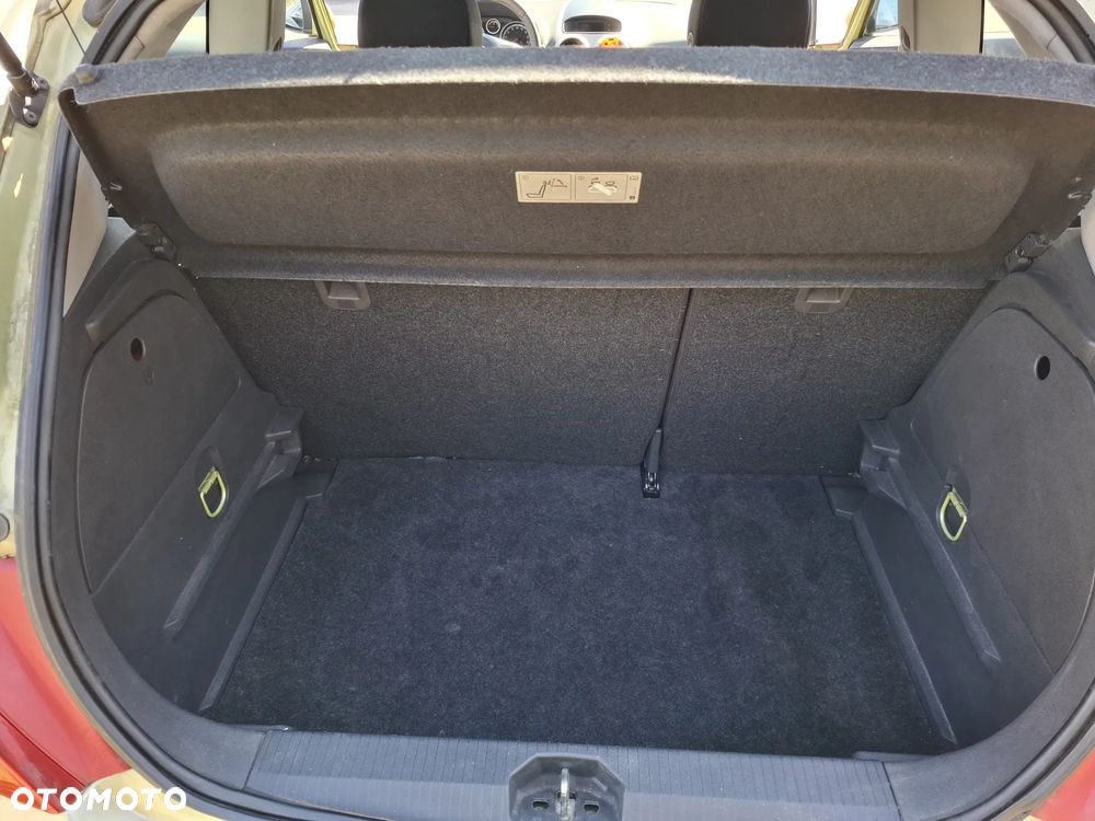 Opel Corsa 1.2 16V Cosmo - 5