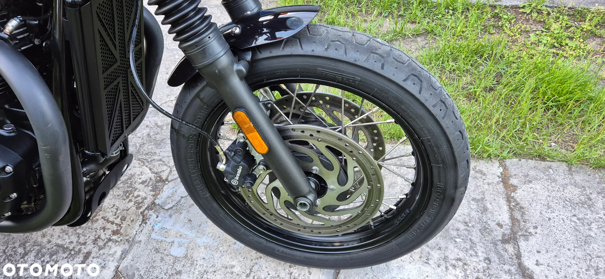 Triumph Bonneville - 16