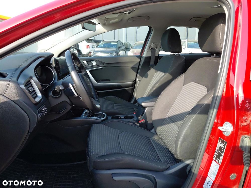 Kia Ceed - 11