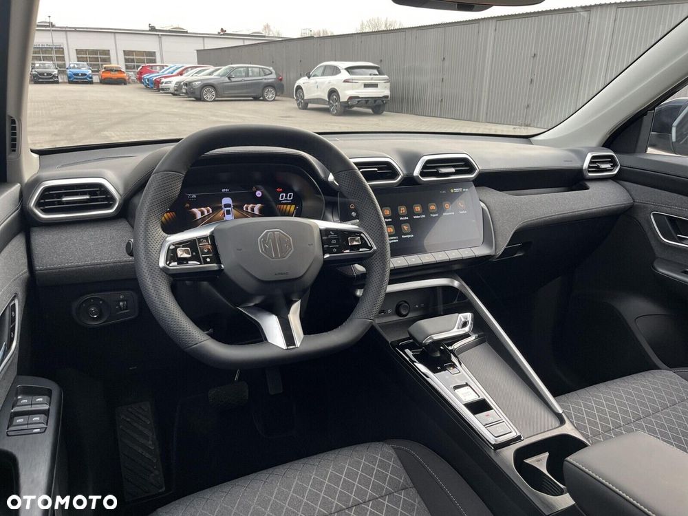 MG ZS Hybrid+ - 11