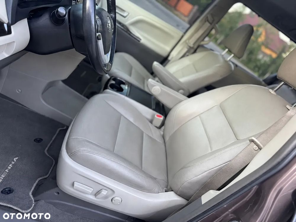 Toyota Sienna 3.5 V6 - 11