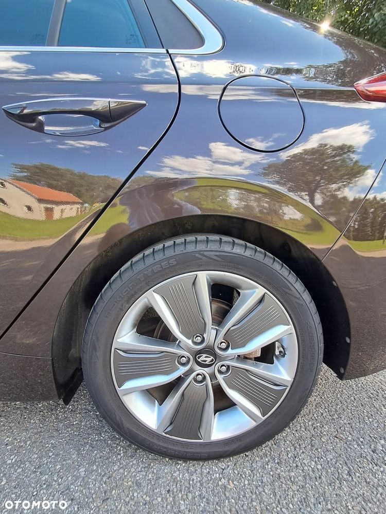 Hyundai IONIQ Hybrid Premium - 19