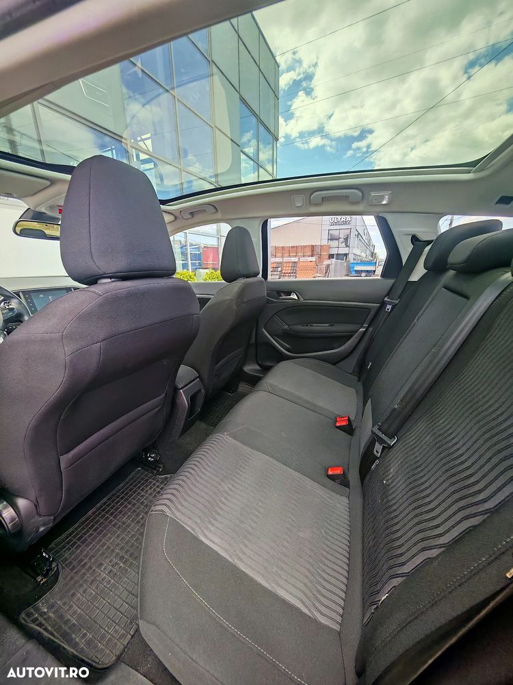 Peugeot 308 1.6HDi Premium - 6