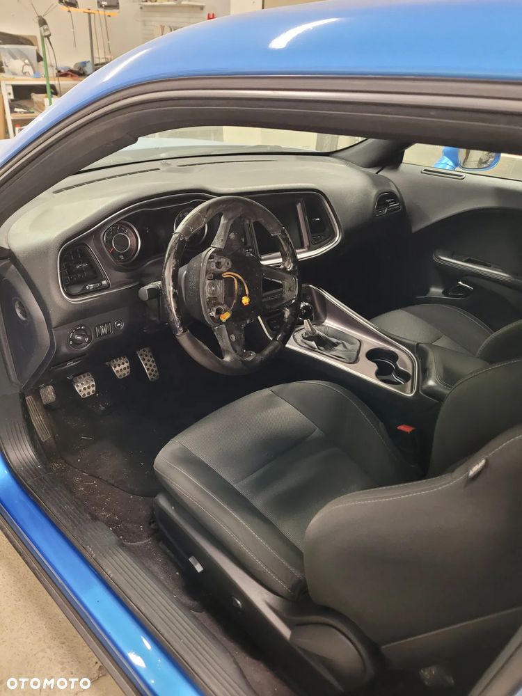 Dodge Challenger - 3