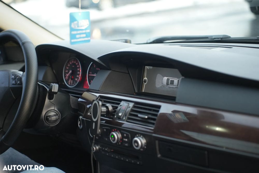 BMW Seria 5 520d Aut. Special Edition - 9