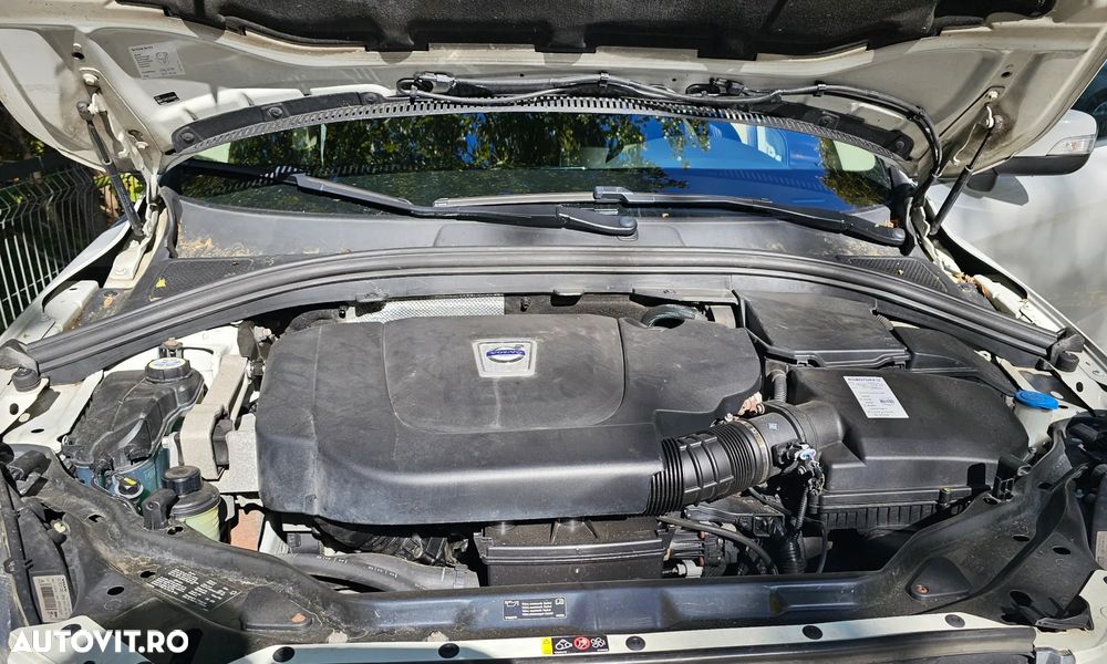 Volvo XC 60 D5 AWD Geartronic Momentum - 7