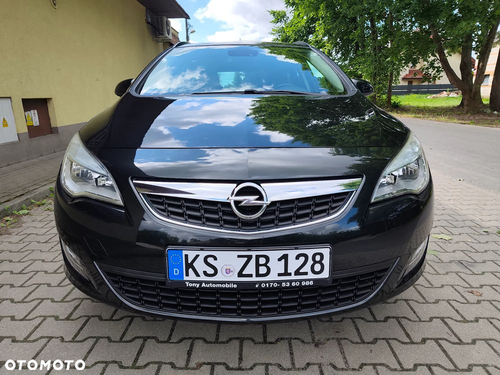 Opel Astra 1.4 Turbo 150 Jahre - 11