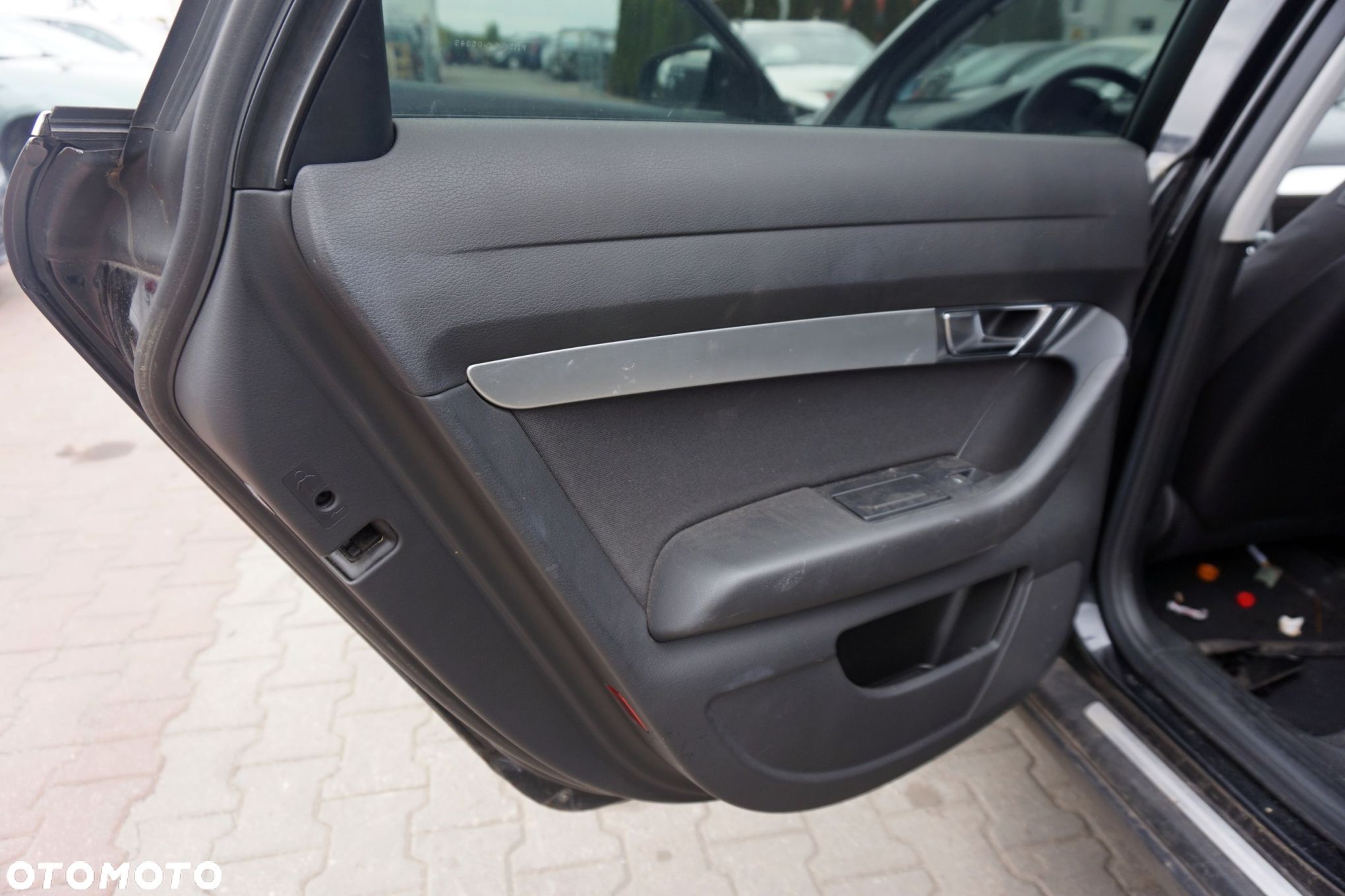 BOCZEK TAPICERKA DRZWI LEWY TYŁ A6 C6 KOMBI  AUDI 2004-2008 - 1