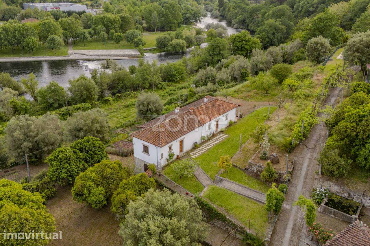 Quinta com casa do século XVIII com vista para o Rio Lima - Grande imagem: 3/41