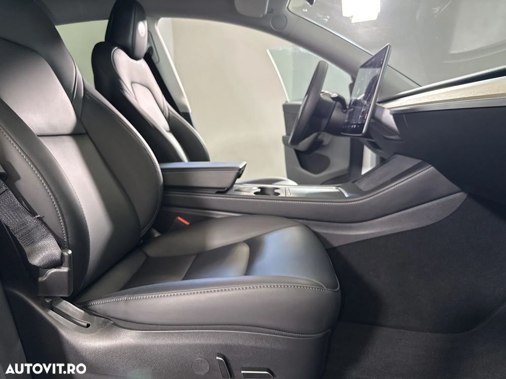 Tesla Model Y RWD - 12
