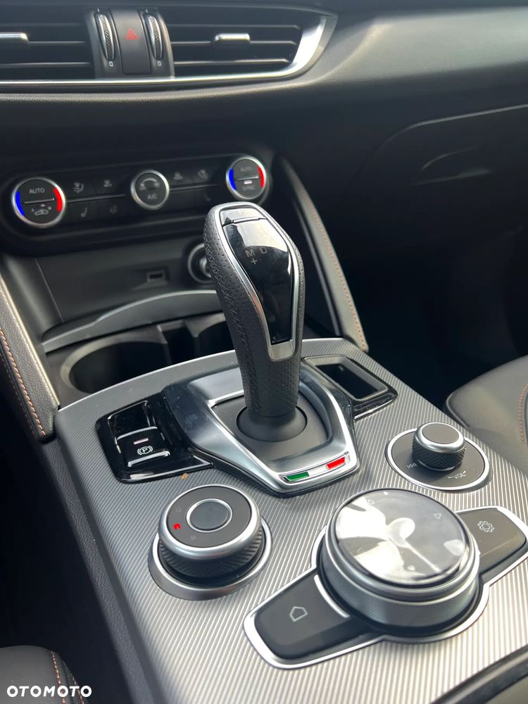 Alfa Romeo Stelvio 2.0 Turbo Intensa Q4 - 12