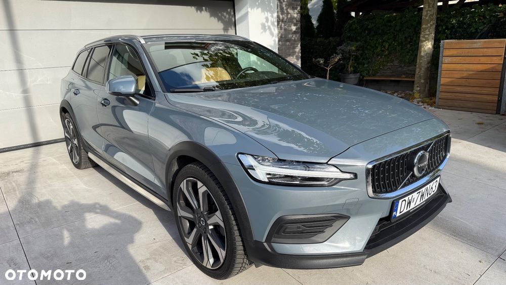 Volvo V60 2023 photo 2