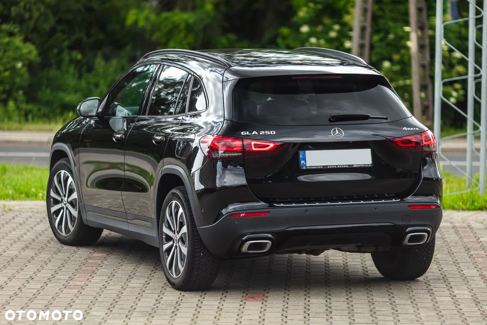 Mercedes-Benz GLA 250 4-Matic - 10