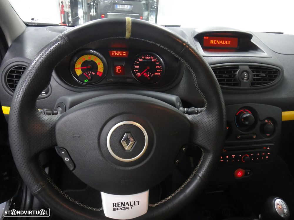Renault Clio 2.0 16V Sport - 29