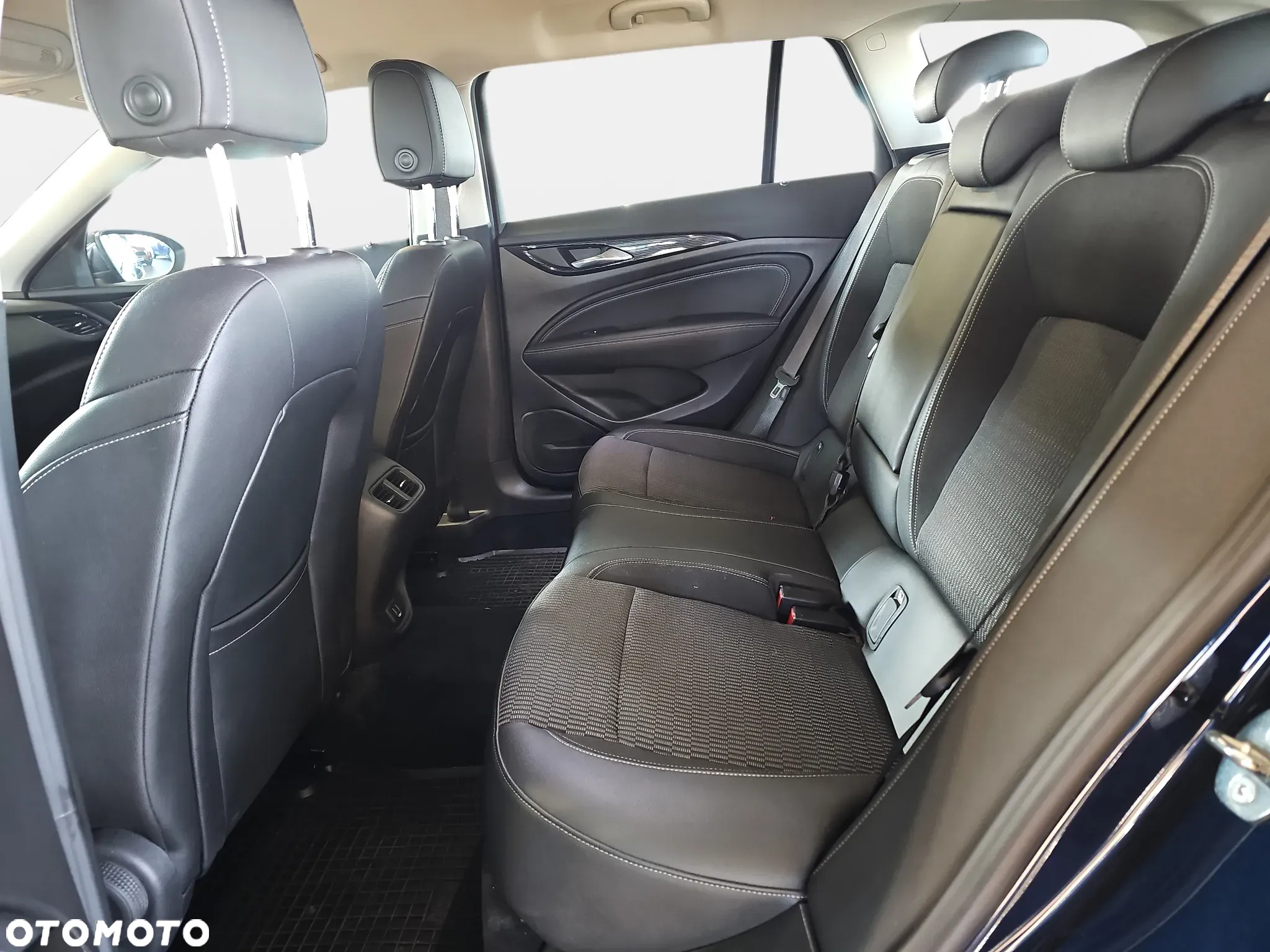 Opel Insignia - 11