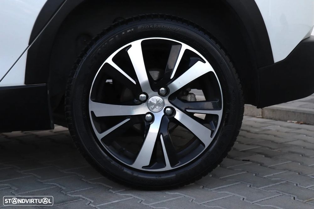 Peugeot 2008 1.2 PureTech GT Line - 6