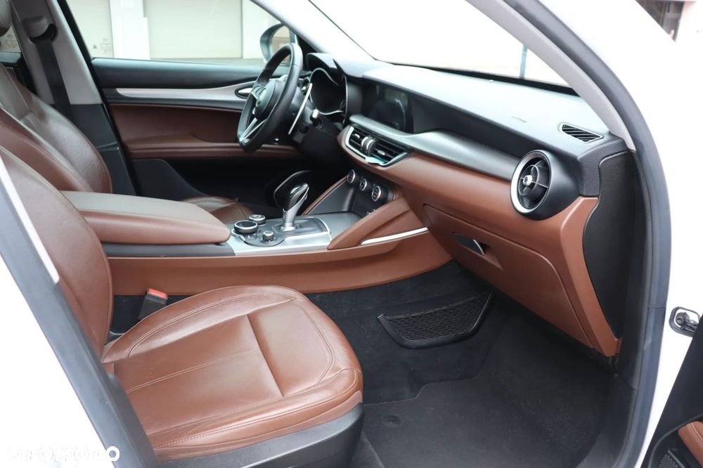 Alfa Romeo Stelvio 2.0 Turbo Veloce TI Q4 - 18