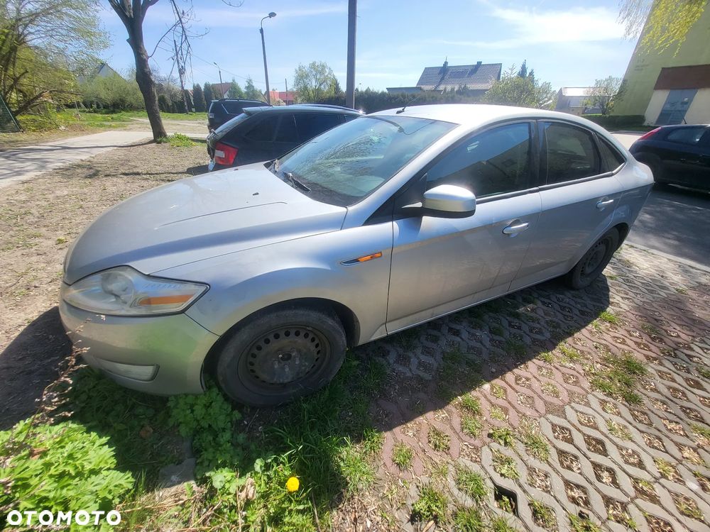 Ford Mondeo 2.0 Ambiente - 2