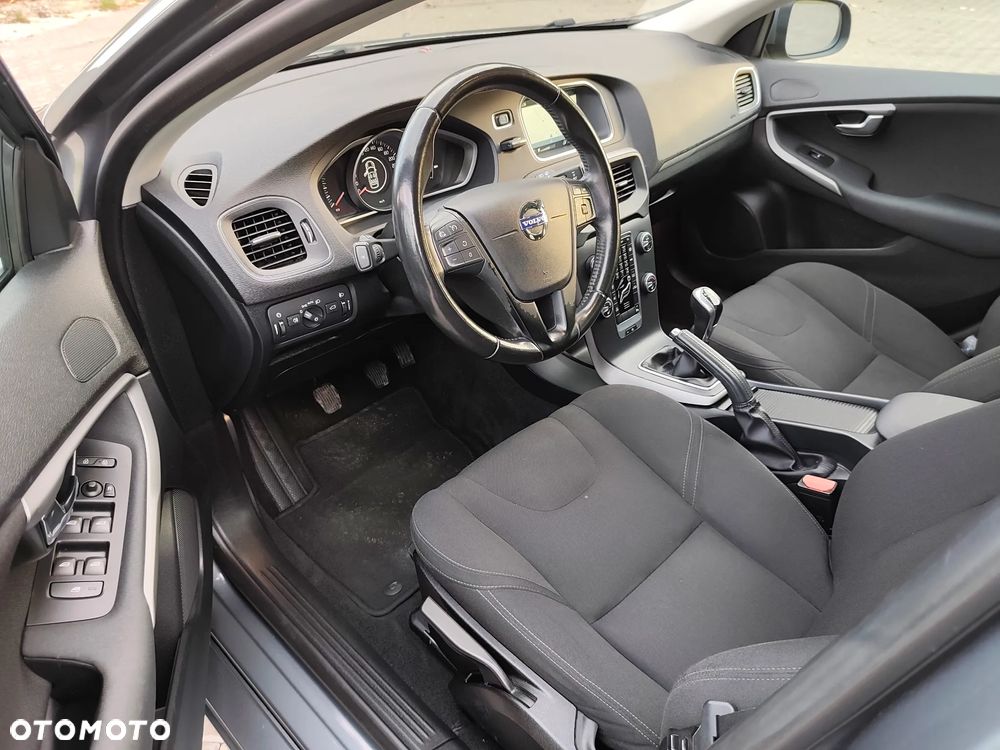 Volvo V40 D2 Momentum - 12