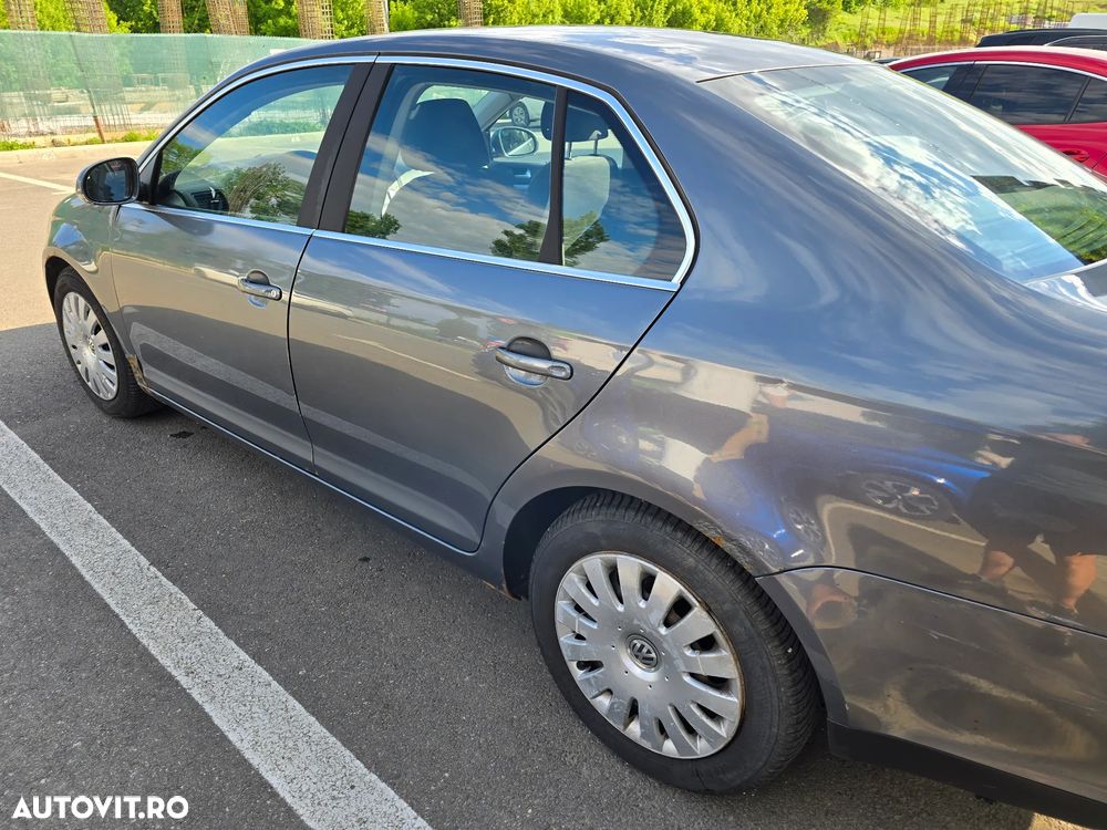 Volkswagen Jetta - 8