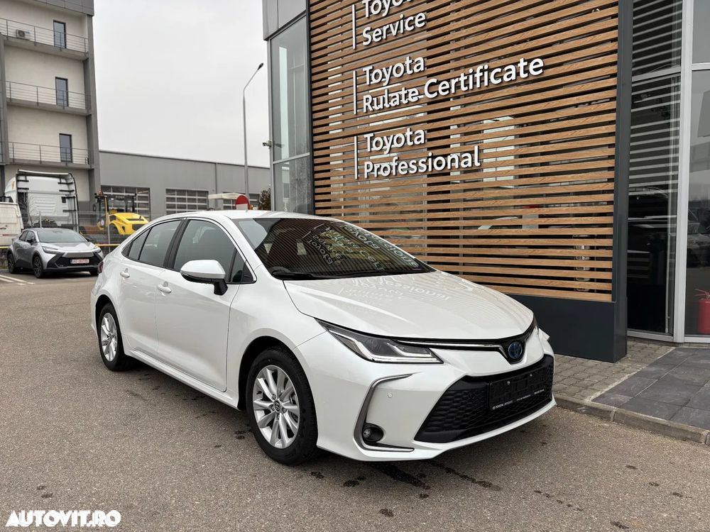 Toyota Corolla 1.8 Hybrid Business Edition - 1