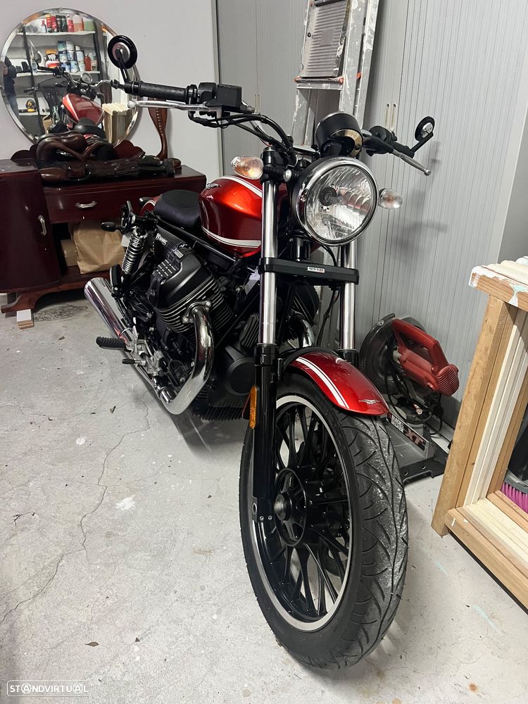 Moto Guzzi V9 Roamer - 8