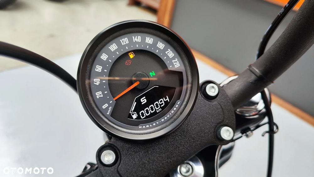 Harley-Davidson Softail Street Bob - 33
