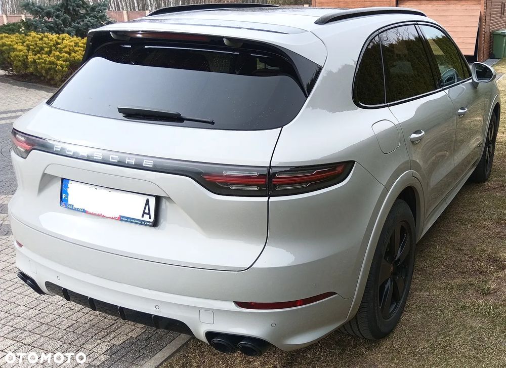 Porsche Cayenne - 4