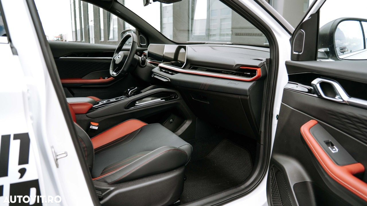 Geely Coolray - 24