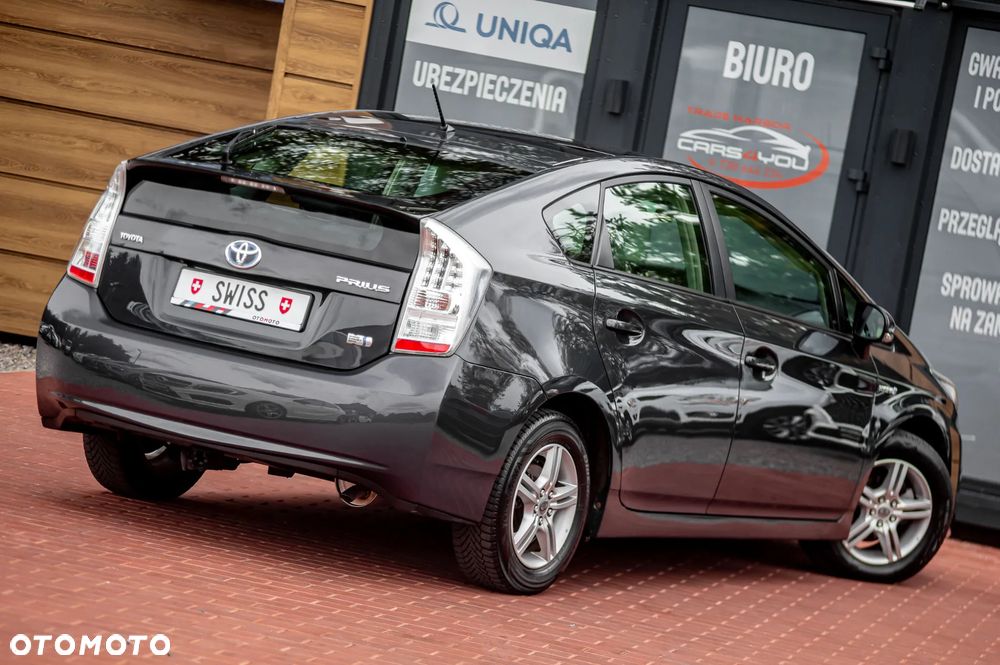 Toyota Prius (Hybrid) Life - 14