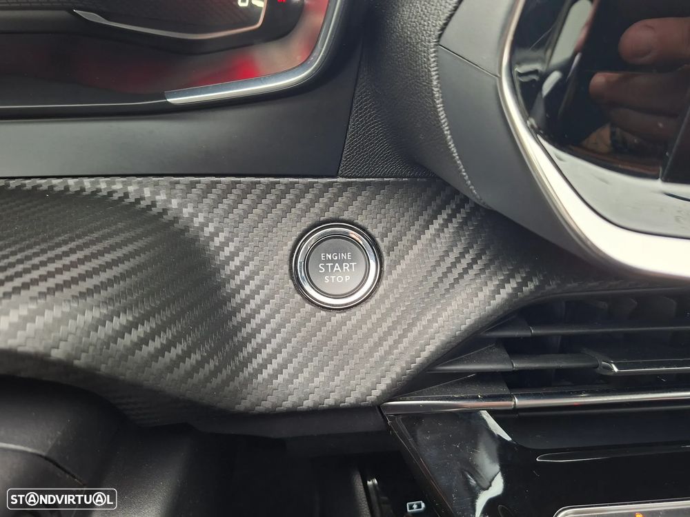 Peugeot 208 - 18